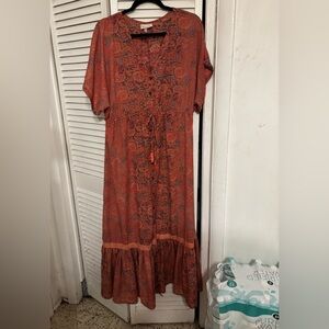 Boemo maxi short sleeve maxi dress med floral paisley